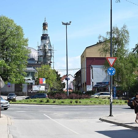 Elem apartmani Skver Tuzla Eksteriør billede