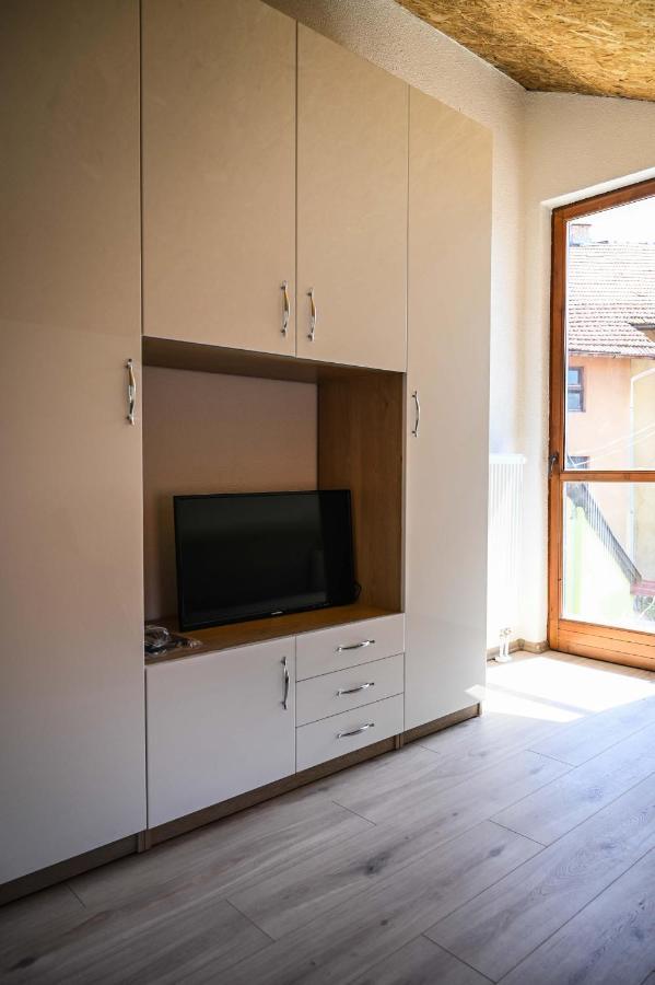 Elem apartmani Skver Tuzla Eksteriør billede